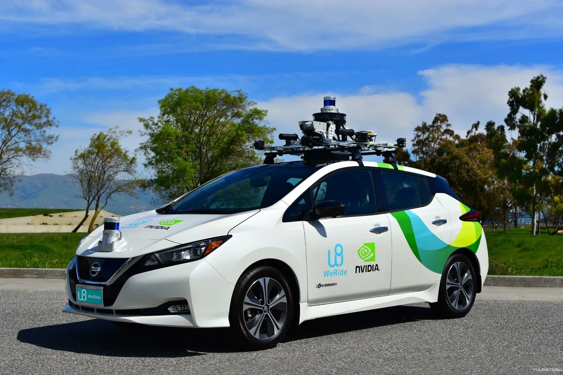 Unmanned vehicles. Беспилотный Тойота Приус. Тойота Приус Автопилот. Ниссан лиф такси. Toyota Prius self Driving car 2020.