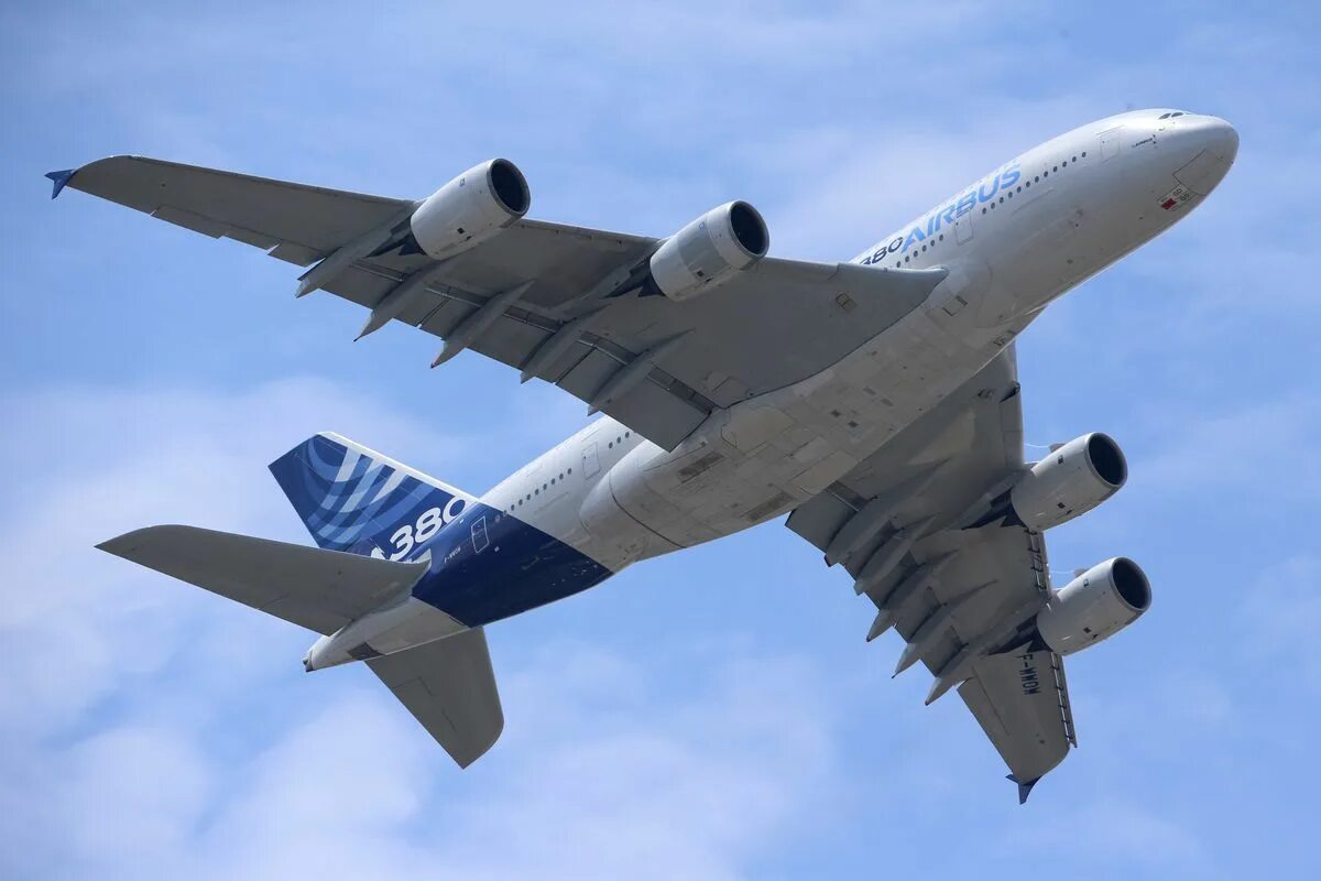 Airbus a380. Эйрбас 380. Airbus a38. Airbus 380 крыло.