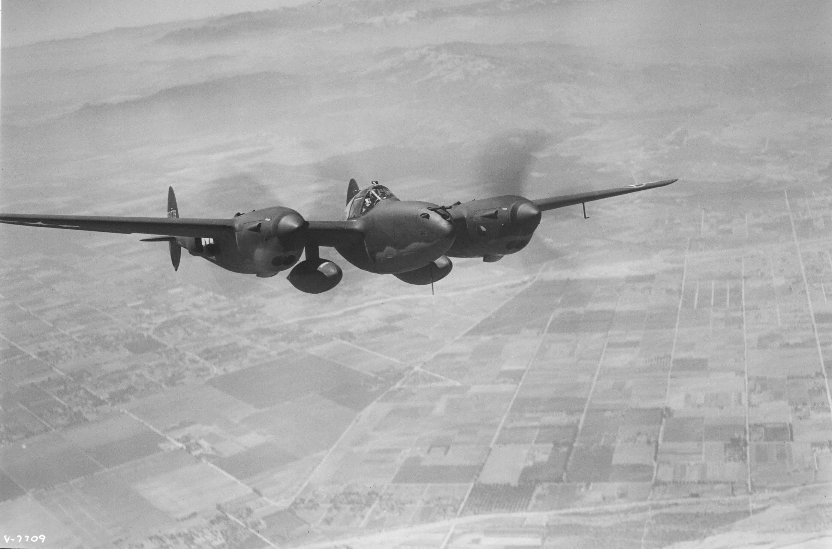 Бомбардировщики 2 мировой войны. P-38 Lightning. P38 второй мировой войны. Lockheed p-38 Lightning. Туман пикирующий бомбардировщик