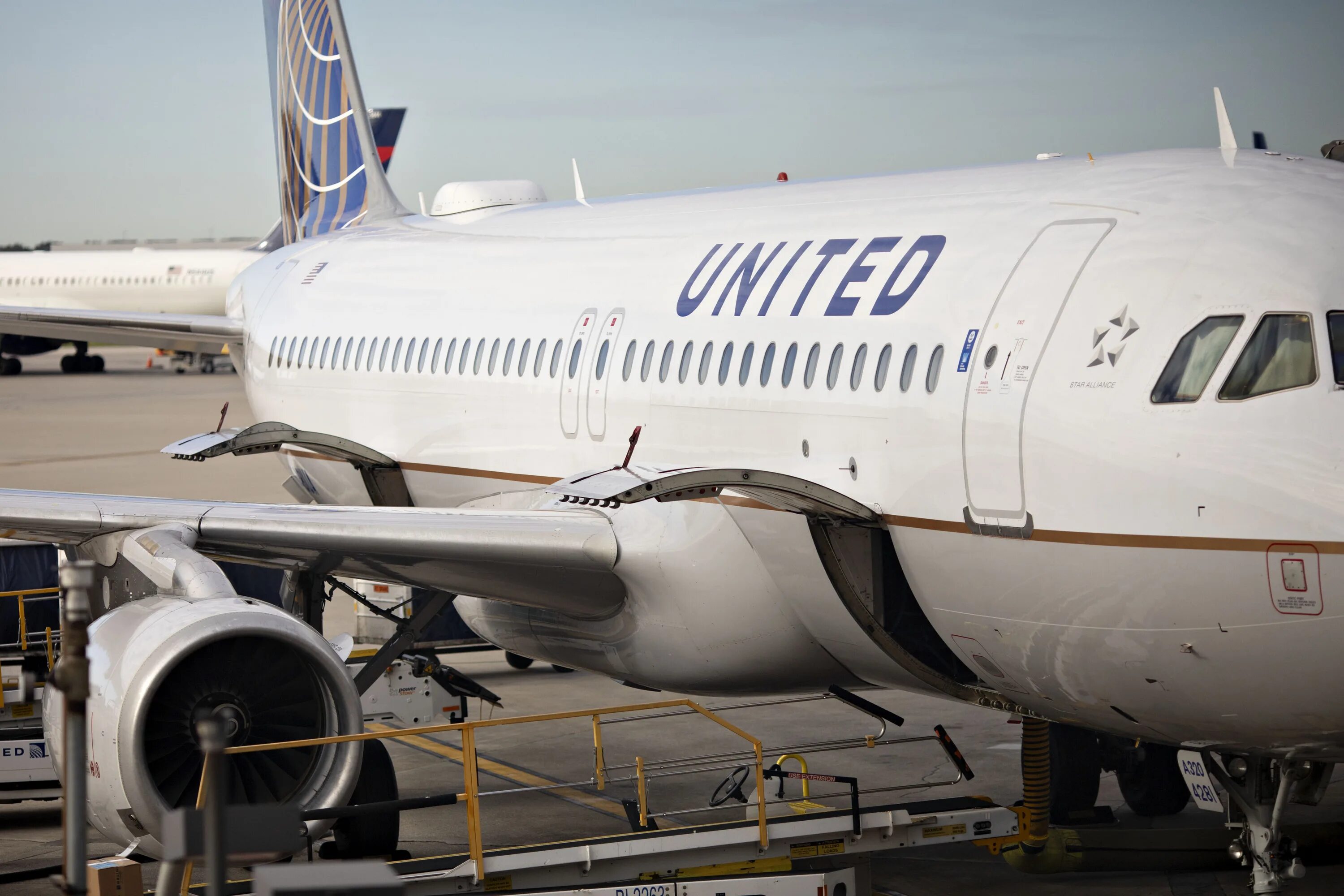 United airlines самолеты. United самолеты. Авиакомпания юнайтед эйрлайнс. United самолеты. United самолеты.