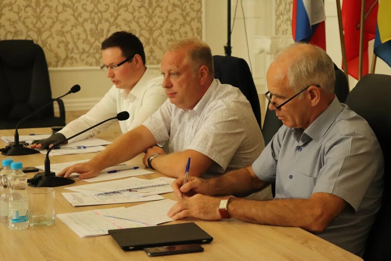 Алиханов посетил школу 3 города гусева калининградской области. Свежие вакансии гусеве калининградская. Черномаз министр строительства и жкх калининградской области. Черномаз министр строительства и жкх калининградской области. Свежие вакансии гусеве калининградская.