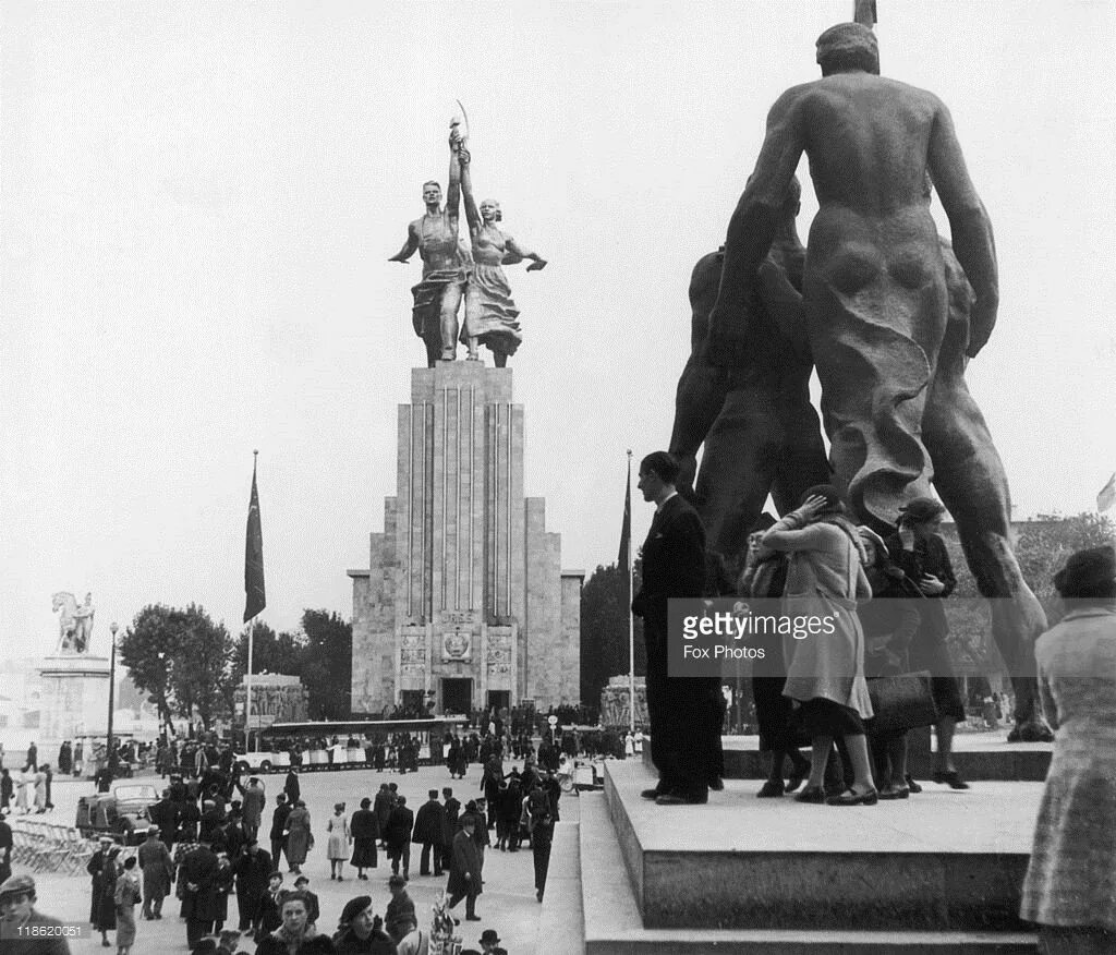 Памятник ленину в москве ссср. Памятник ленину в кремле московский кремль. Памятник сталину на всхв. Памятник ленину в москве. Монумент «рабочий и колхозница» веры мухиной (1937).