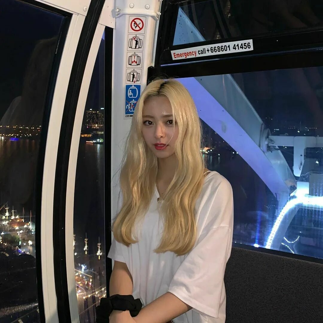 Itzy mirror. Юна из itzy 2025. юна itzy селфи. itzy юна инстаграм. юна из itzy селфи.