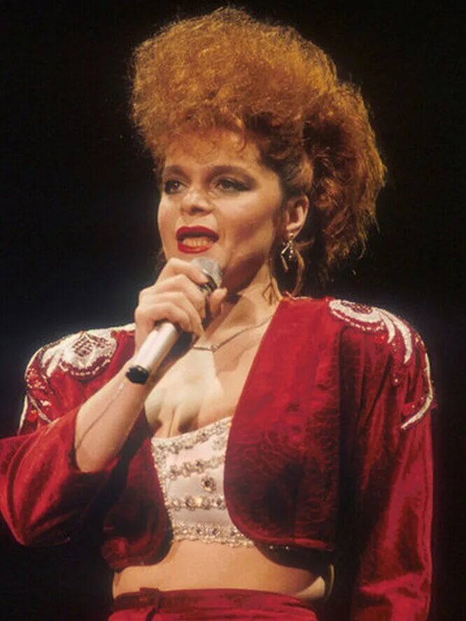 Лариса долина в молодосьт. Ралиса дол ина в молодости. Лариса долина в молодости. Лариса долина в молодости и сейчас. Лариса долина молодая.