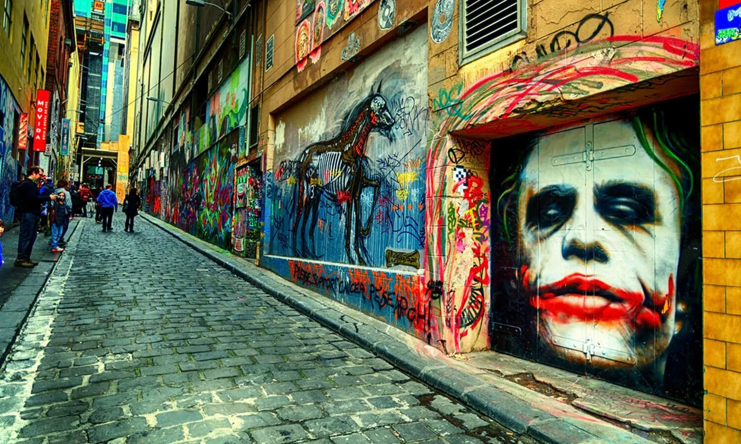 Граффити в австралии. Граффити старый город. Why do street artists. Stinkfish граффити. Swoon, стрит арт.