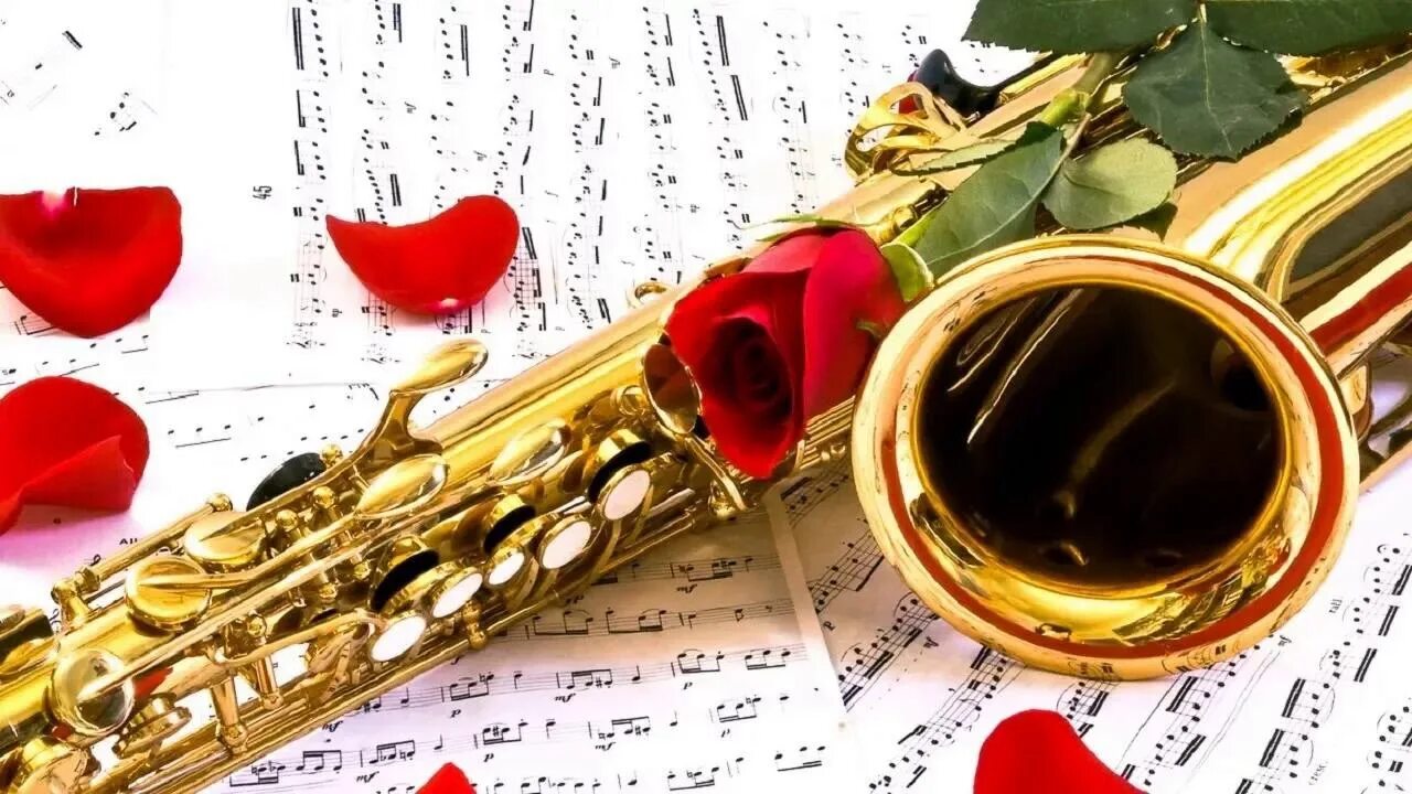 Саксофон поздравления. Саксофон и цветы. Саксофон и розы. Саксофон с цветами. Саксофон фон.