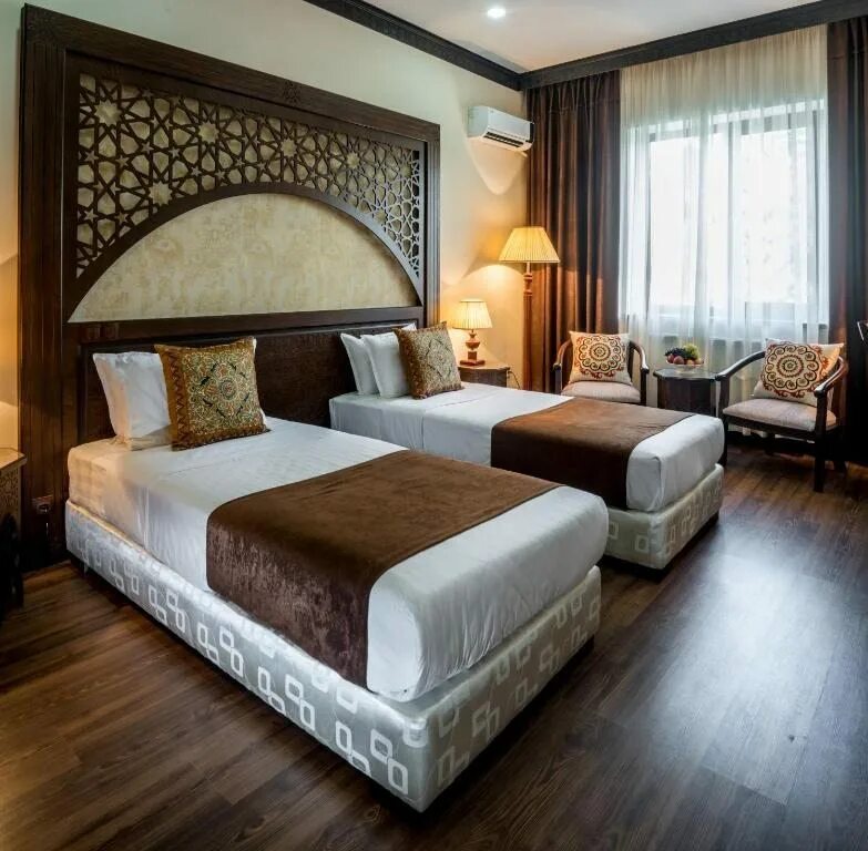 Orient hotel самарканд. Самаркандский номер. Гостиница турист самарканд. Emir han дагбитская ул. Самарканд отель болевард палас.