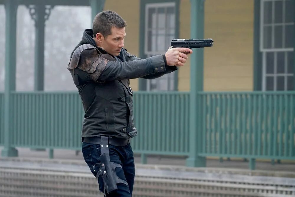 Жизнь без оружия 3 дата. Киллджойс (2015). люк макфарлейн киллджойс. без оружия.