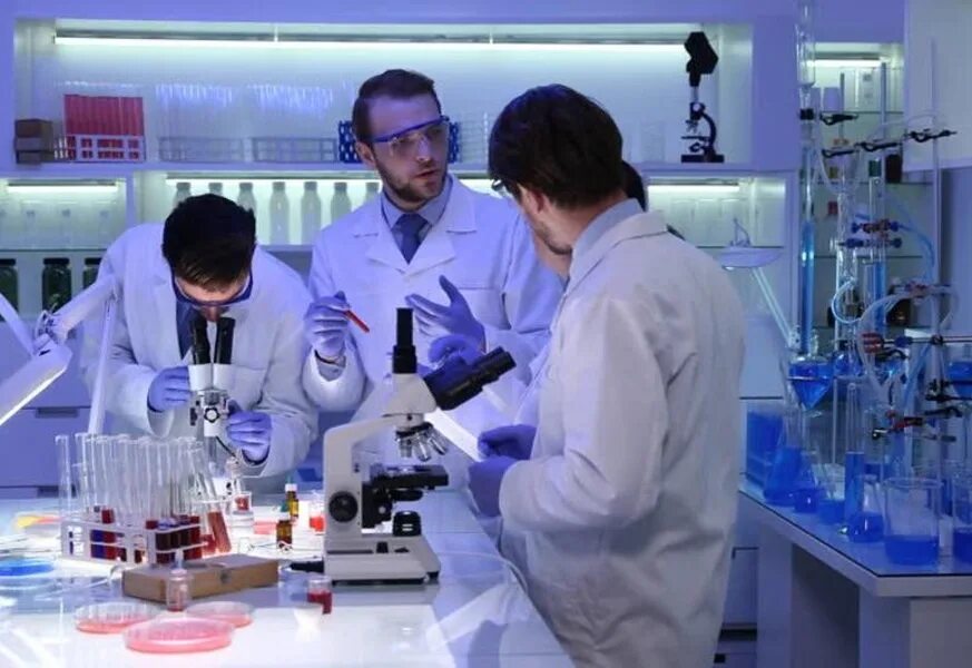 В результате экспериментов ученые из. Эксперимент в лаборатории. ученые в лаборатории. опыты в лаборатории. человек в лаборатории.