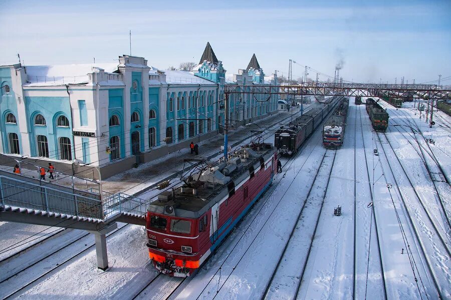 ЖД станция Ртищево. Железнодорожный вокзал Ртищево. Город Ртищево вокзал. Вокзал Ртищево 1.