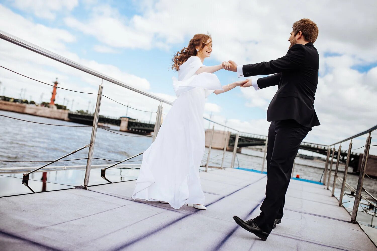 свадьба аренда спб. банкетный зал атриум льва толстого. усадьба валуево шатер. свадебные декорации в аренду. свадебный шатер.