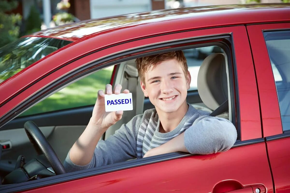 You must to drive. Подросток водитель. Право человека. Подросток за рулем. Подросток и право.