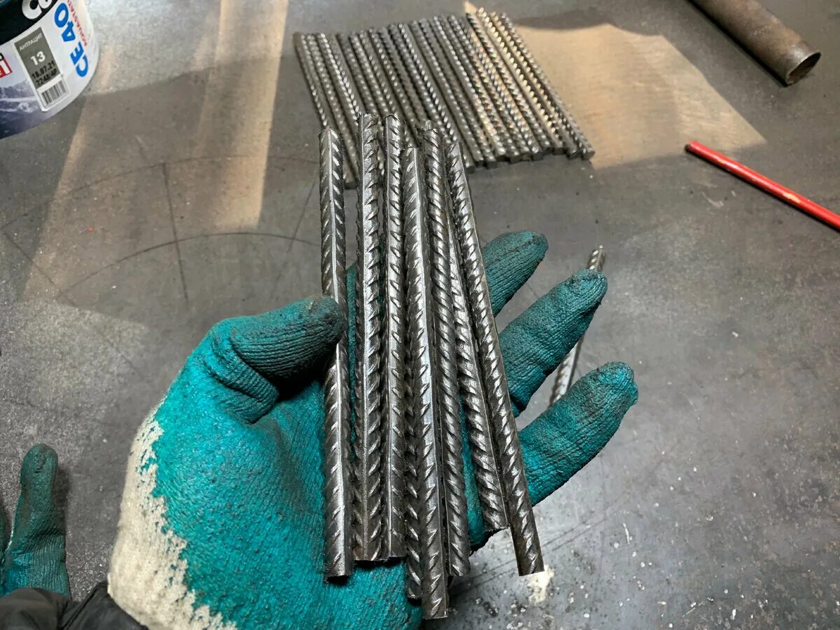 Проволока для арматуры вязочная. Обрезки арматуры. Вязка арматуры. Арматурный каркас - 0. Обрезки арматуры.