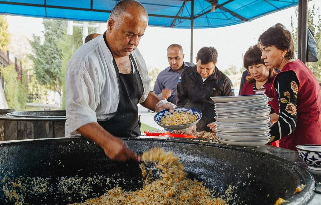 Ханум блюдо узбекской кухни. Готовка. Узбекский плов прикол. Готовьте с узбечкой. Ош маркази в ташкенте.