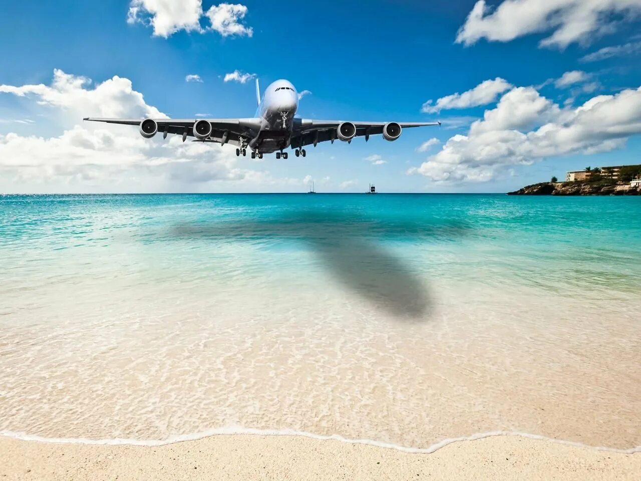 Куда полететь в апреле 2024 на море. Пляж махо сен-Мартен. Пляж махо на острове сен-Мартен. Самолет над пляжем.
