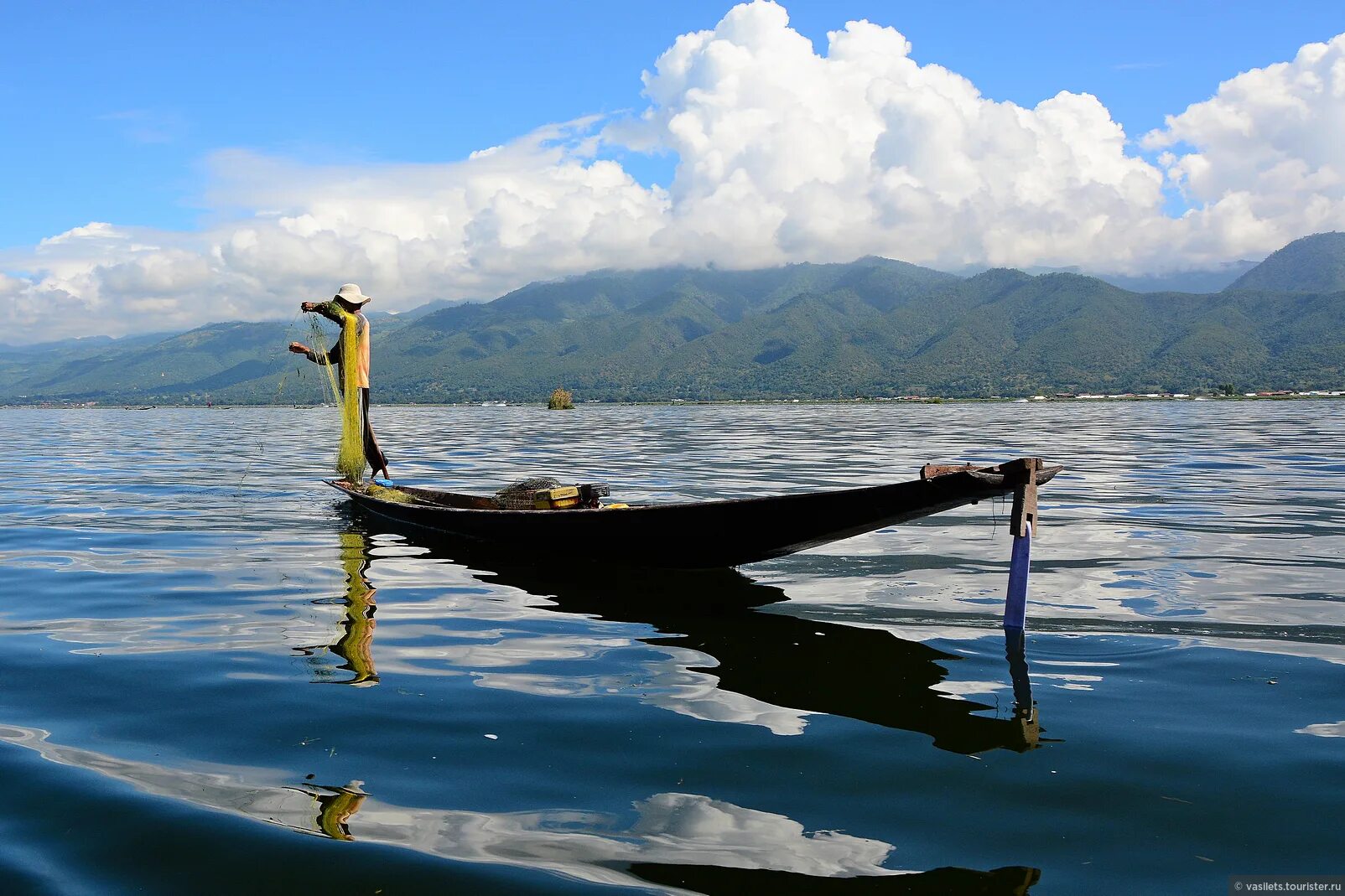 Озеро Инле Мьянма. Бирма озеро Индоджи. Озеро Инле фото.