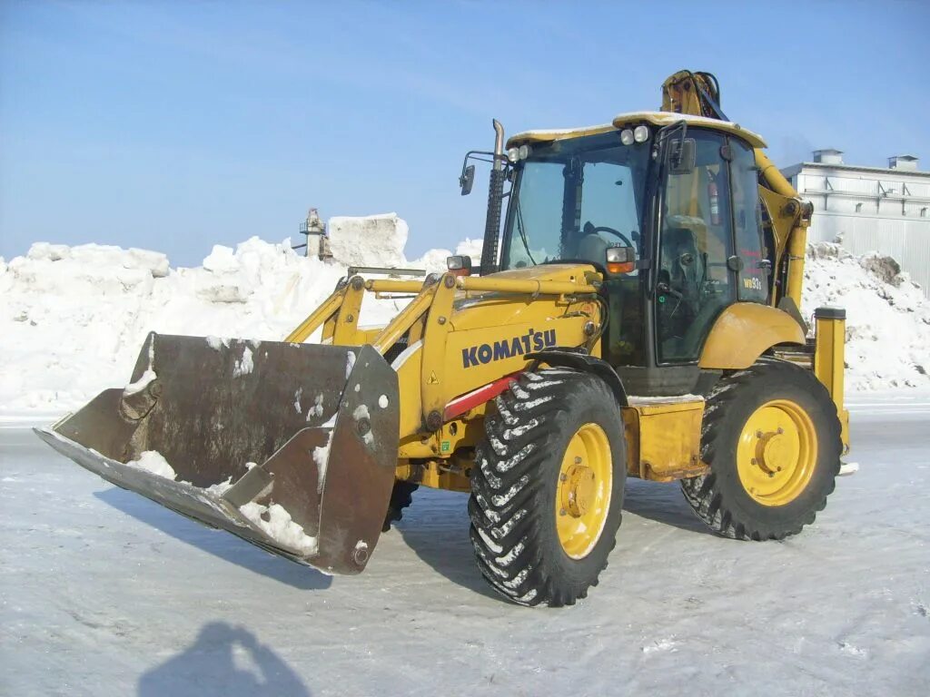 Экскаватор погрузчик передний ковш. Экскаватор-погрузчик Komatsu wb93. Экскаватор погрузчик Комацу wb93s. Экскаватор погрузчик Коматсу wb93. Komatsu wb93s-5.