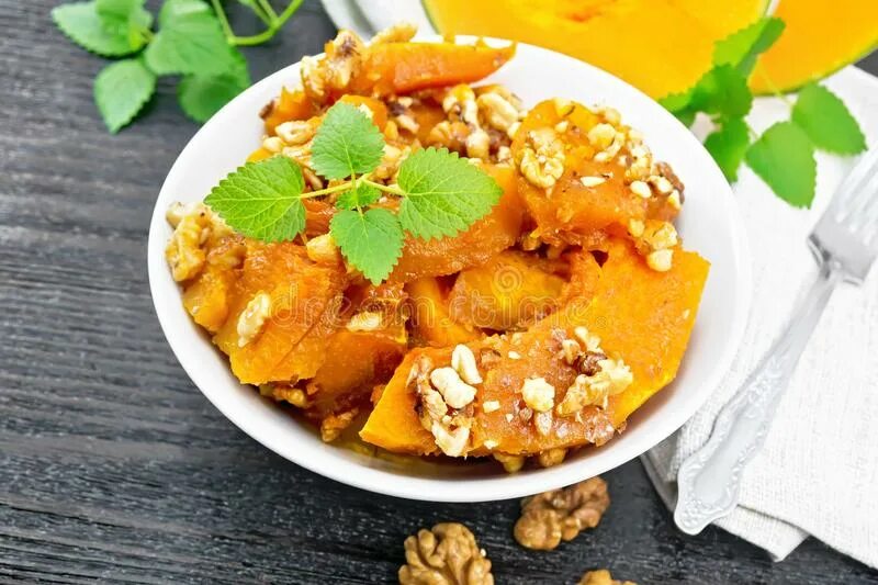 Тыква с грецкими орехами на зиму. Тыква с грецкими орехами. тыква в духовке с медом и корицей. тыква с грецким орехом фото. рецепты пряной тыквы в духовке.