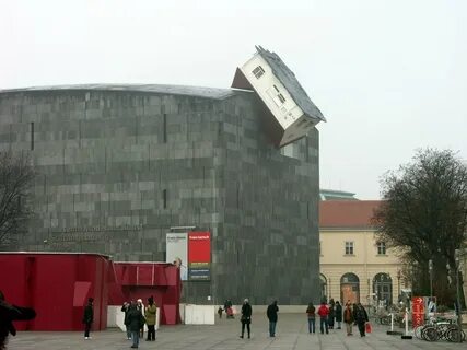 Дом атакует