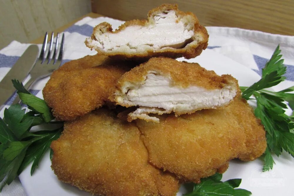 Как приготовить куриную грудку в панировочных сухарях