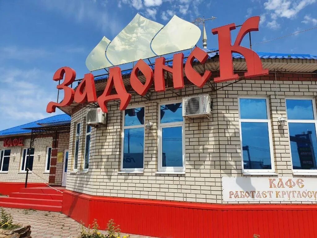 Отель лето кущевская. Отель лето кущевская. Отель лето м4. Трасса м4 мотель столовая покрышки арт объект. Станица кущёвская краснодарский гостиница.