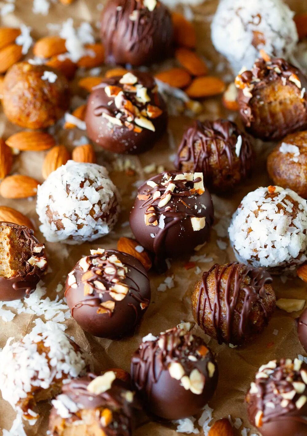 Date bites with sesame. Конфеты bites вид сверху. Date bites with sesame. Date bites конфеты. Date bites.