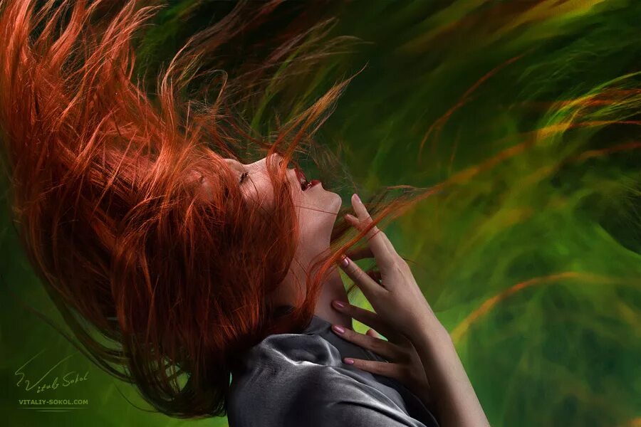 анастасия сердюк. Lass suicide. девушка. отражение в зеркале живопись. рыжая девушка в душе.