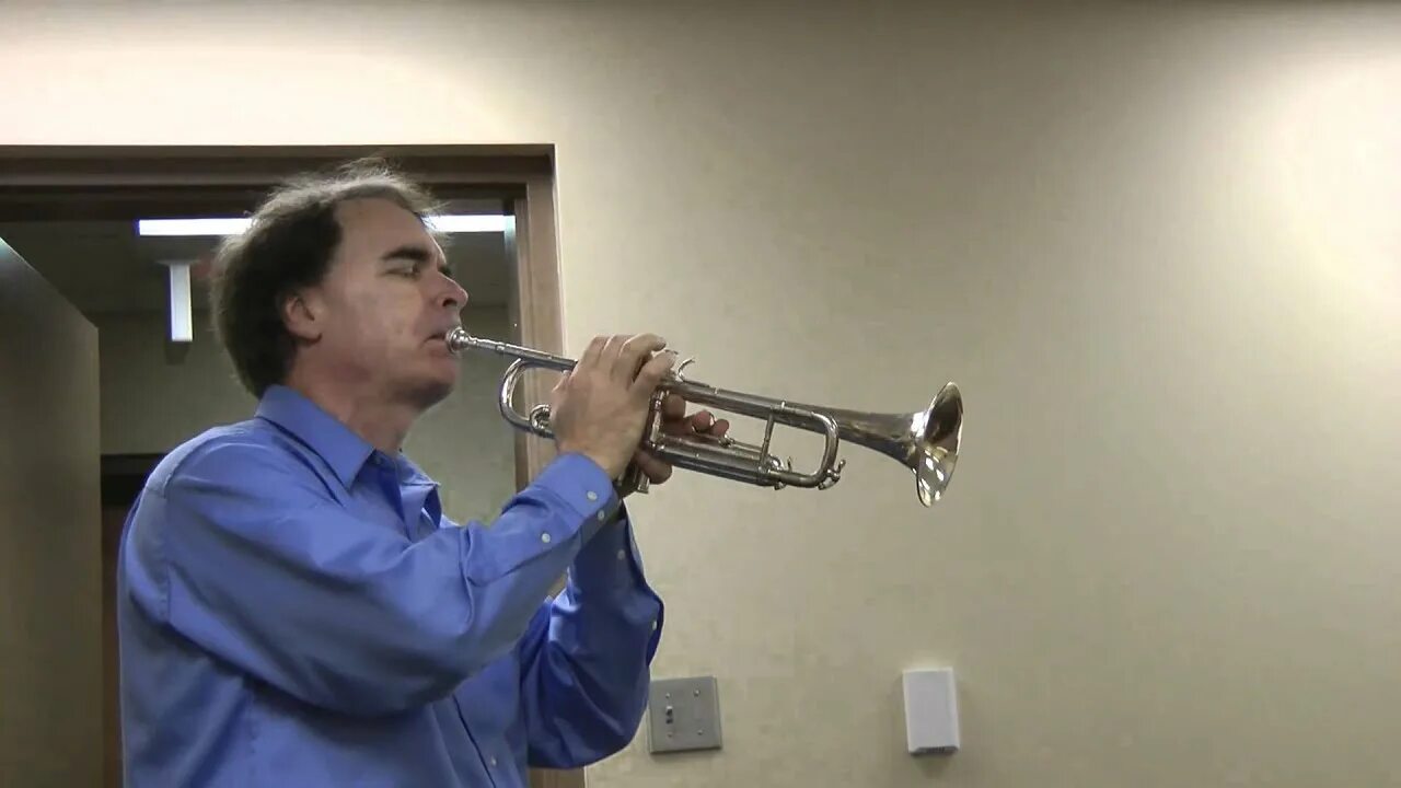 Звук трубы победы. Труба головы. звуковая труба. труба саунд. громкий звук трубы.