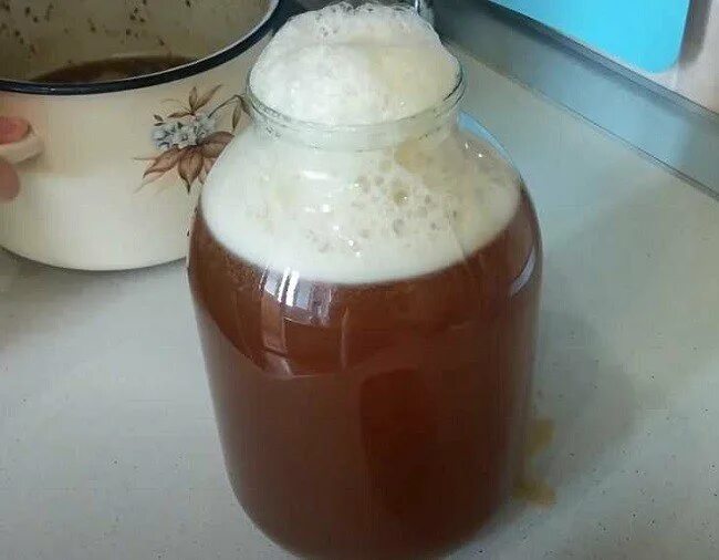 квас домашний. домашний квас из ржаного хлеба. как сделать домашний квас без хлеба. квас домашний. квас домашний без дрожжей.