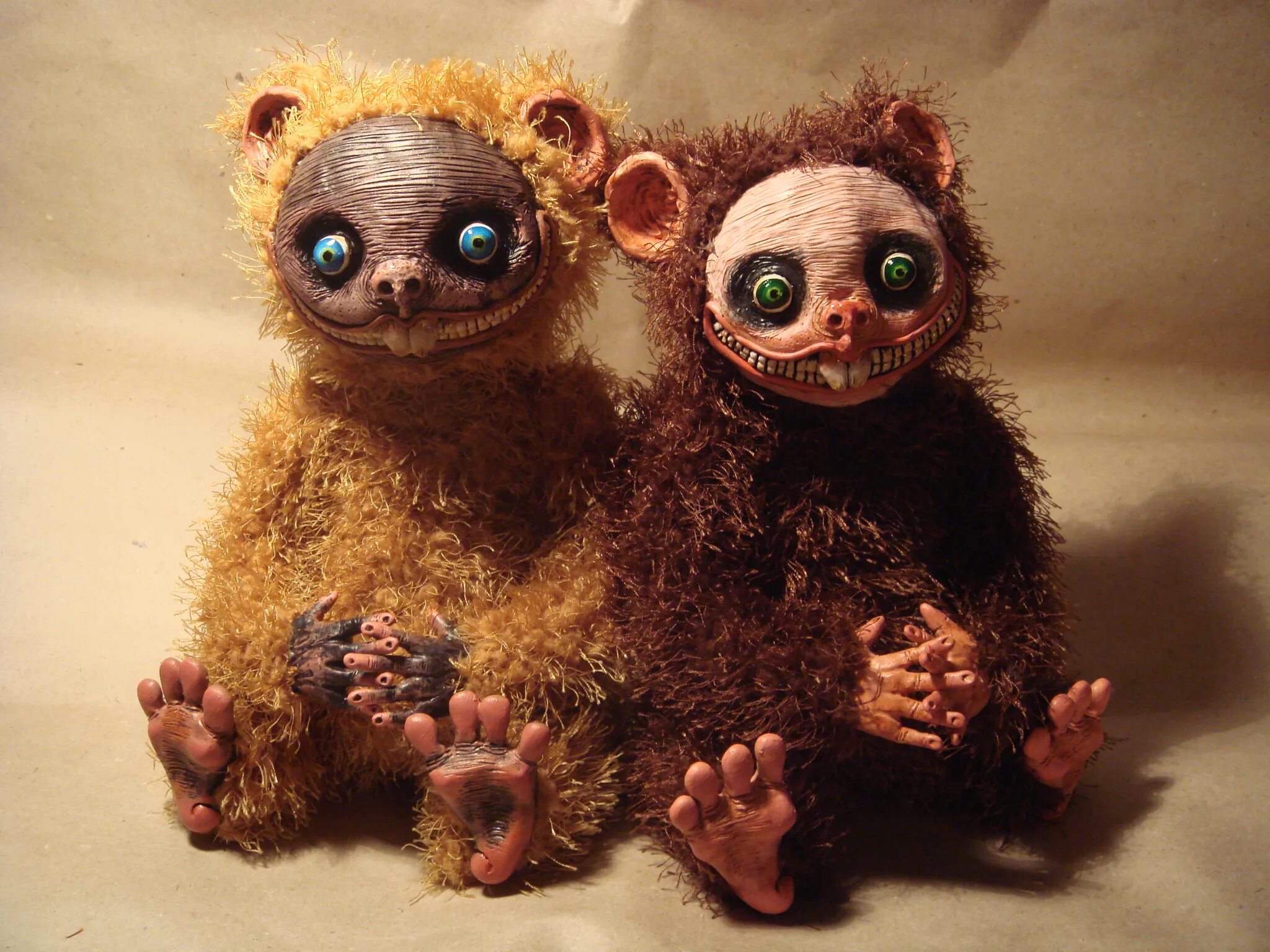 Кукольные монстрики santaniel. Плюшевый монстр игрушка. Смешные монстры. Страшные мягкие игрушки. Страшные монстры игрушка.