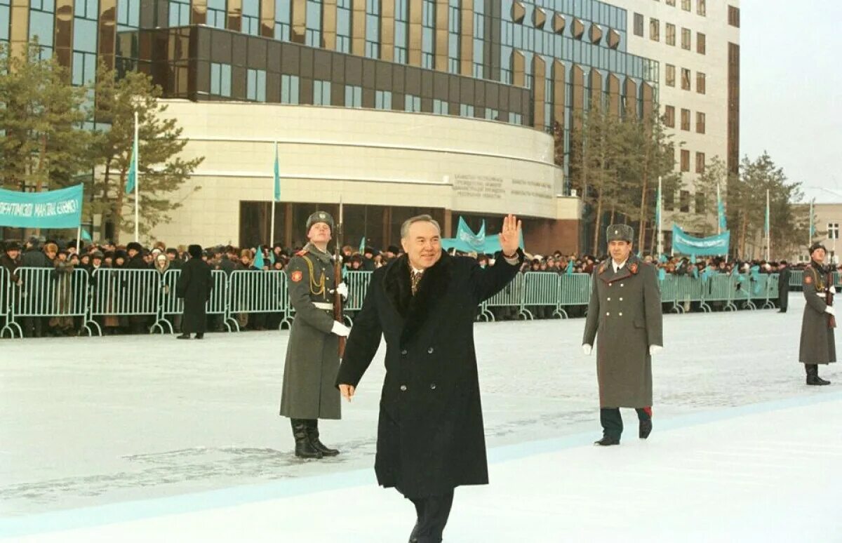 Нурсултан абишевич назарбаев 1995. Назарбаев 1992. Казахстан раньше и сейчас. 1999 год в казахстане. Назарбаев 1999.