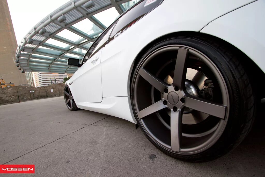 Диски r19 fuga. Воссен cv3. Литые диски. Литые диски forged. Авто колеса 19.