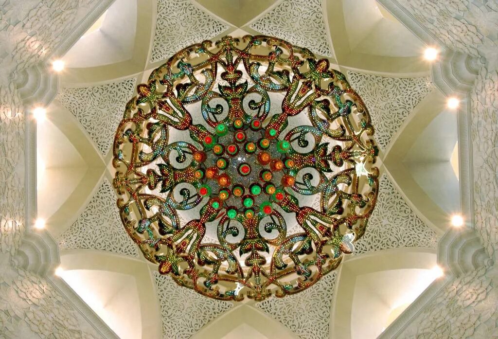 Чем украшают мечети. Мечеть шейха Зайда Абу-Даби. Мечеть шейха Зайда мозаика. Потолок в мечети в Абу Даби. Абу Даби мечеть мозаики.
