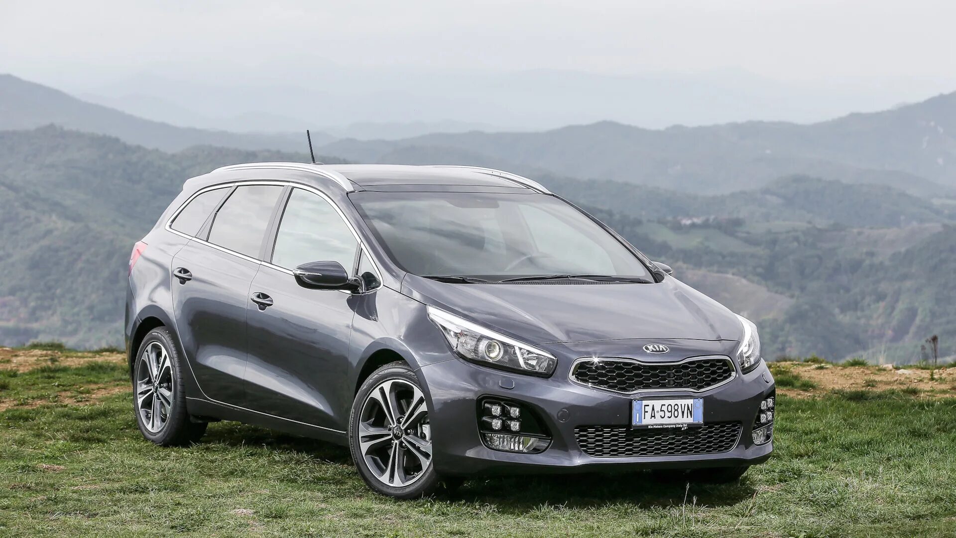 Автомобиль киа сид универсал. Kia Ceed SW. Kia Ceed 2015 JD универсал. Kia Ceed SW 2015. Kia Ceed 2015 универсал.