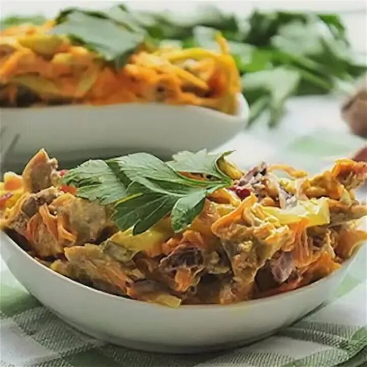 Салат обжорка классический с курицей. Обжорка с корейской морковкой и говядиной. Салат обжорка классический с печенью куриной. Обжорка. Шахтерский салат с печенью.