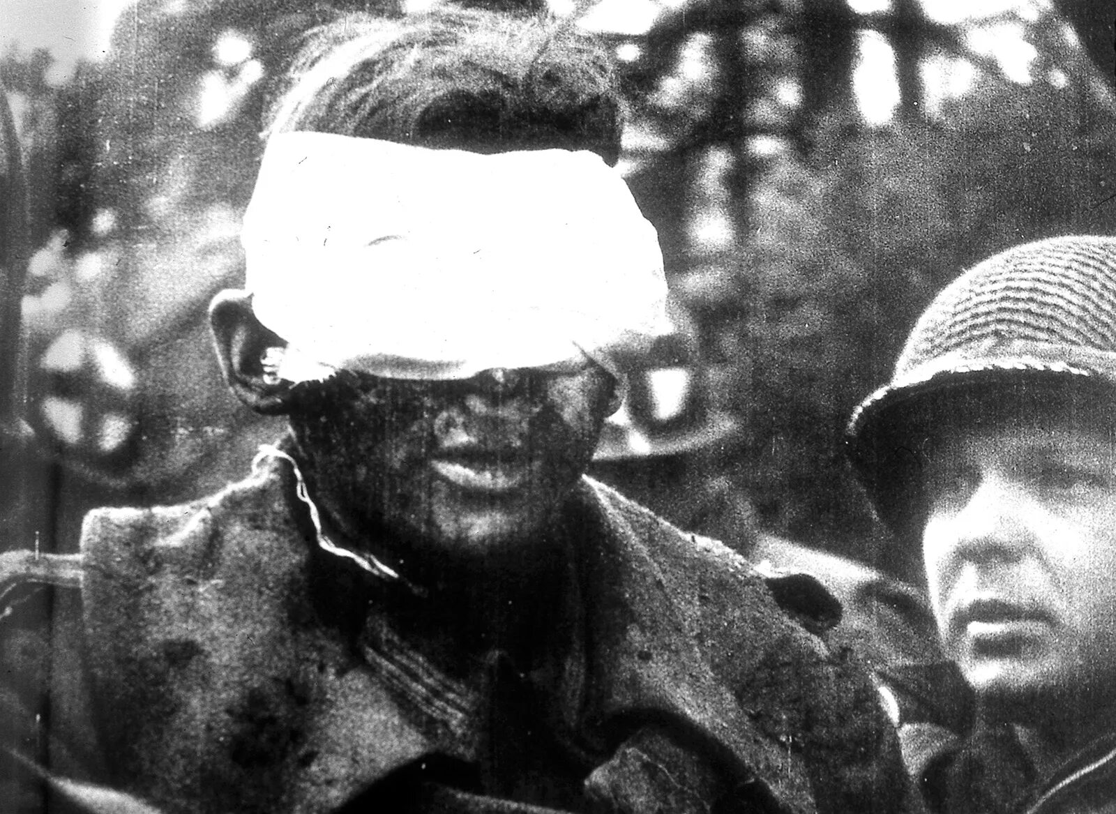Раненые немецкие солдаты вермахта. Контуженный рокош. Контуженный рокош. Контуженный побратим алекс гор. Брэд питт fury.