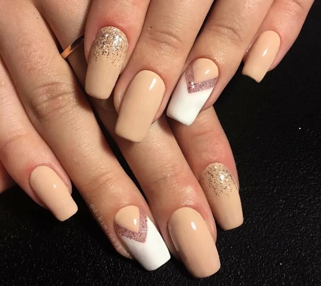 бежевые ногти. бежевые ногти маникюр. нюдовый маникюр 2022 миндаль. бежевый маникюр. нюдовый маникюр 2022 миндаль.