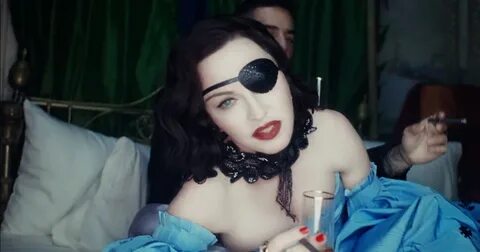 Madonna recrea su boda con Maluma en "Medellín", su vídeo más mem...