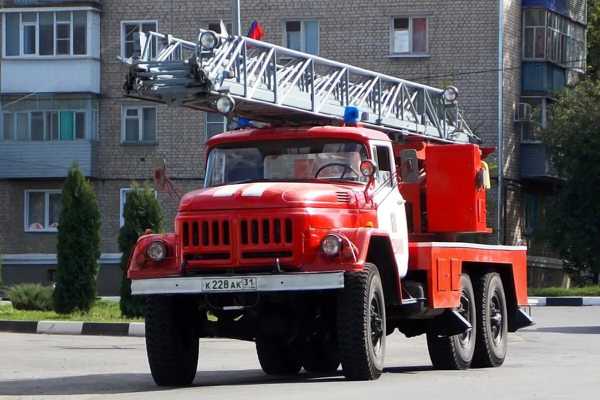 Пожарный автомобиль лестница. Ал-30 ЗИЛ-131. ЗИЛ 131 пожарная автолестница. Пожарная автолестница ЗИЛ 131 ал 30. ЗИЛ 131 пожарная лестница.