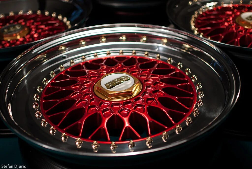 BBS RS красные. Диски ббс красные. BBS RS 15 on Red car. Красные диски BBS. Диски люки