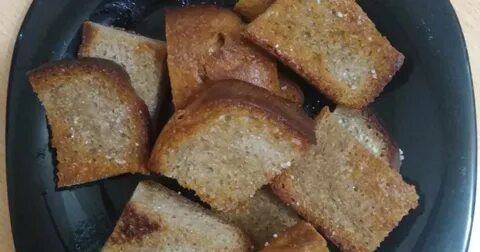 Гренки из черного хлеба с яйцом