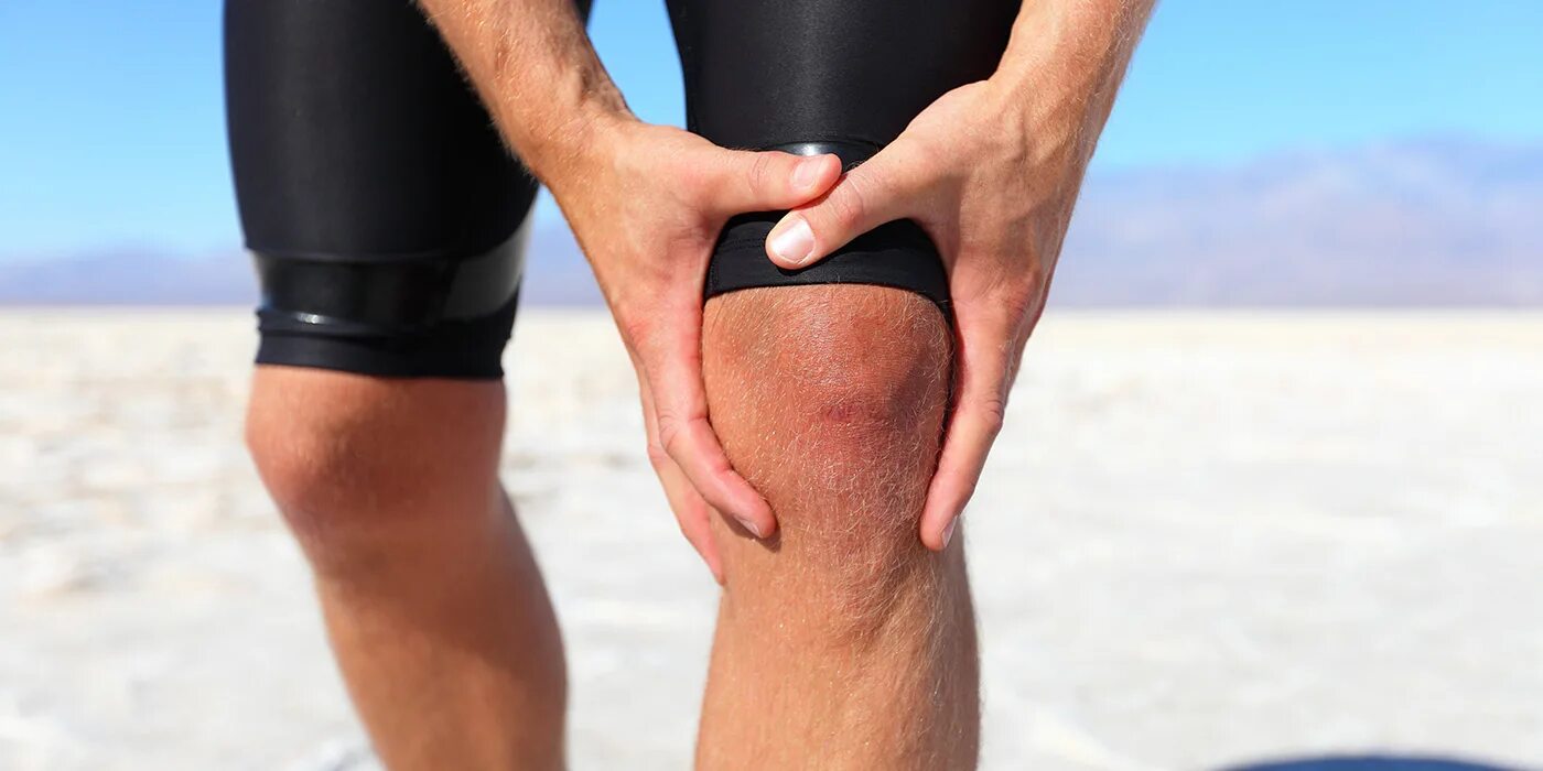 После бега болят колени что делать. Здоровые колени. Здоровые суставы. Мужские ноги.