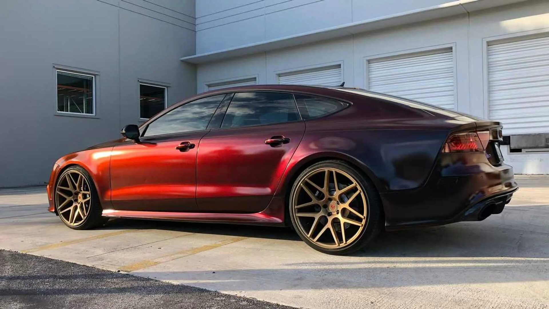 Цвет рс. Audi rs7 Black. Audi rs7 Red. Ауди rs7 хамелеон. Ауди рс7 красная.