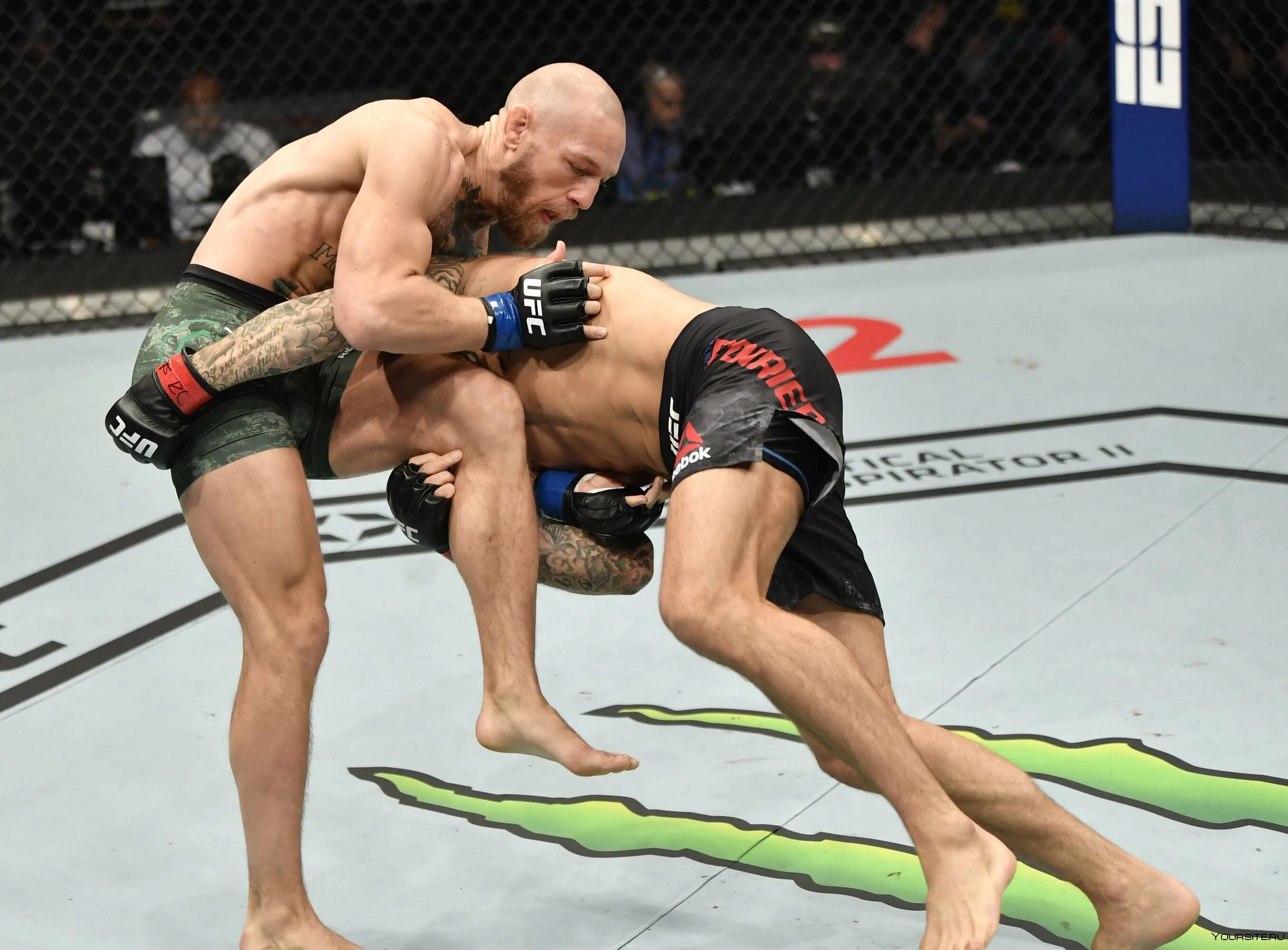 Дастин порье. Конор макгрегор порье. Конор макгрегор зарплата за бой. Дастин порье макгрегор 1 бой. Дастин порье конор макгрегор.