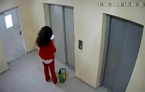 Девочка зашла