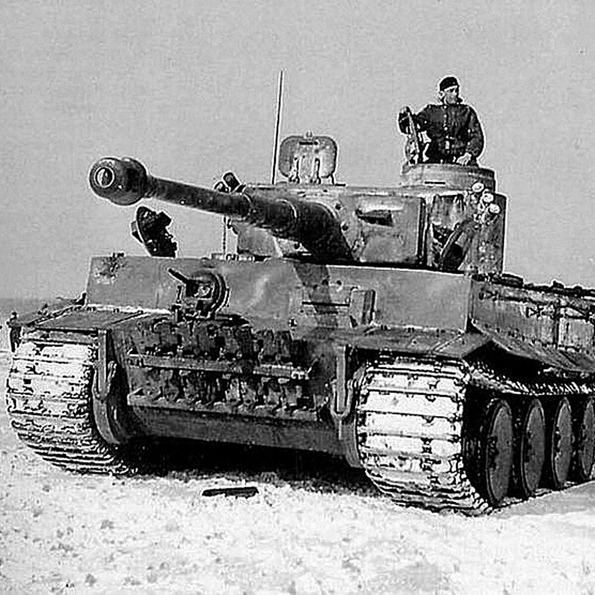 Танк тигр времен великой отечественной войны. PZKPFW vi Ausf.h1 "тигр". Танк тигр зима 1943. Танк тигр 1942. Танк Panzerkampfwagen vi Tiger i.