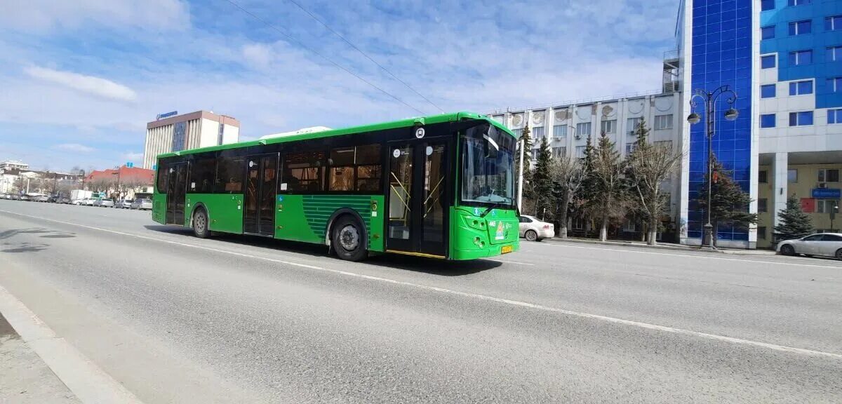 Автобусы Тюмень. Автобус гармошка Тюмень. Электробус Тюмень. Зелёный автобус Тюмень.