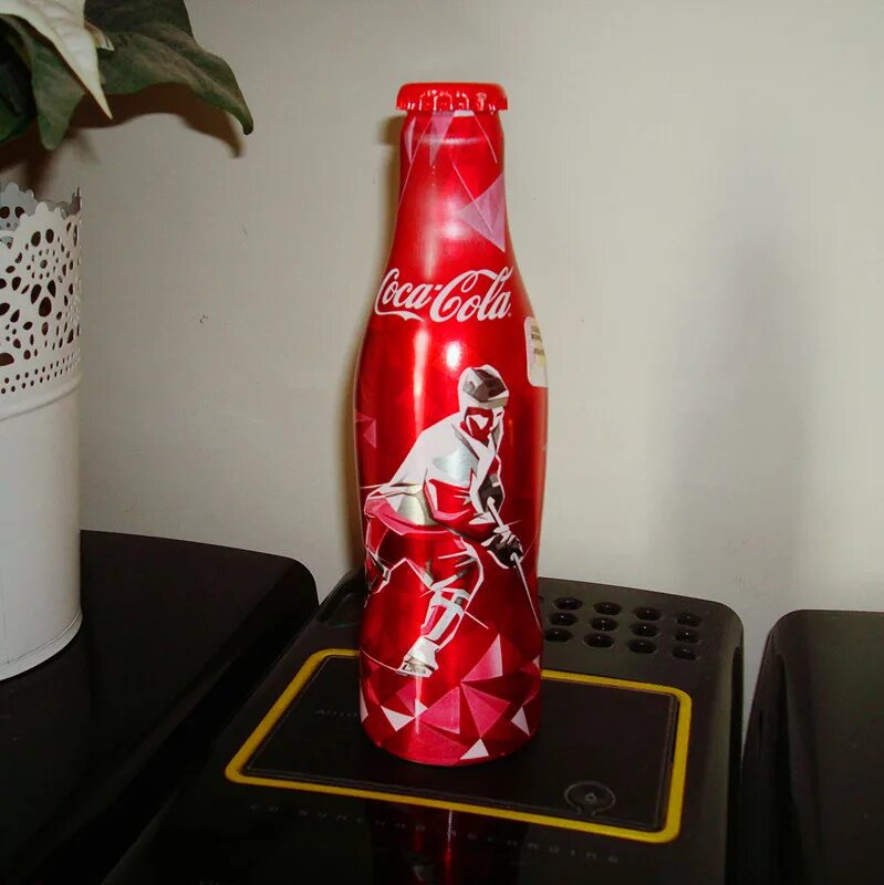 Кока кола беларусь. Coca Cola сувениры. Сувенирка Кока кола. Алюминиевая бутылка Кока-кола. Белорусская Кока кола.