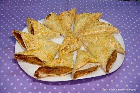 Лаваш круглый с начинкой треугольники