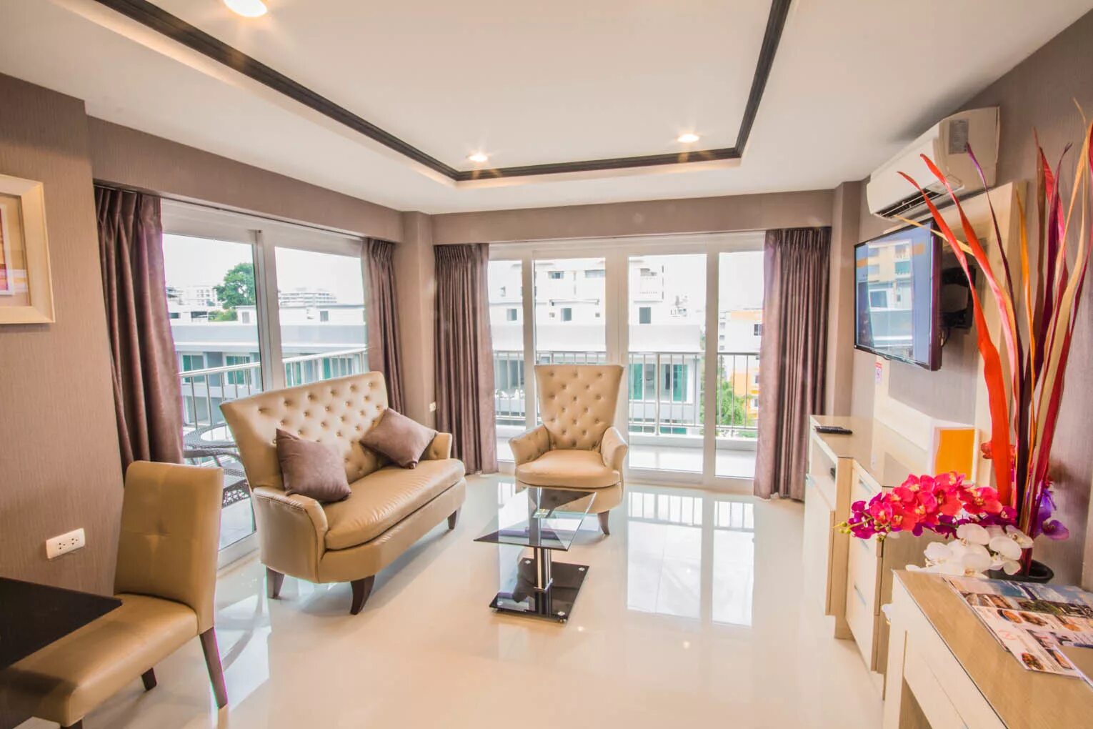 Apartment pattaya. Apartment pattaya. Pratumnak hill pattaya apartment. Паттайя апартамент талай. Квартира в тайланде.